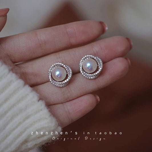 Elegant atmosphere of natural strong light freshwater 6A flat round pearl earrings temperament senior sense of light luxury 925 silver earrings